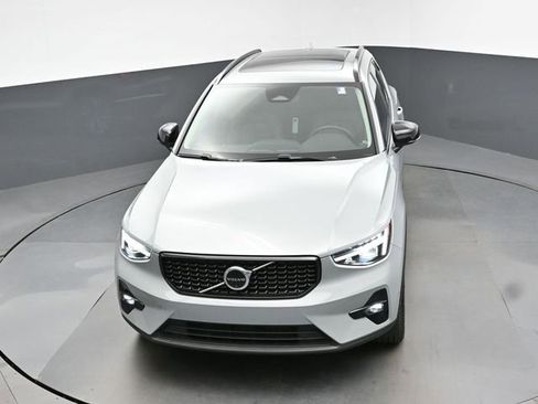 Used 2025 Volvo XC40 B5 Plus AWD/4WD image 45
