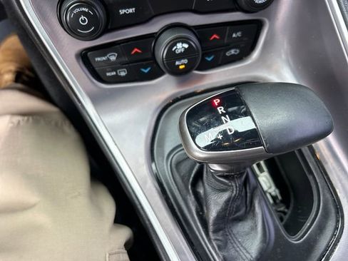 Used 2019 Dodge Challenger SXT image 19