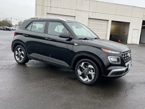 Used 2022 Hyundai Venue SEL image 7
