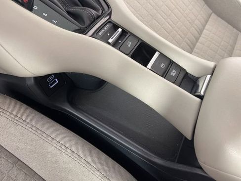 Used 2023 Honda HR-V LX image 30