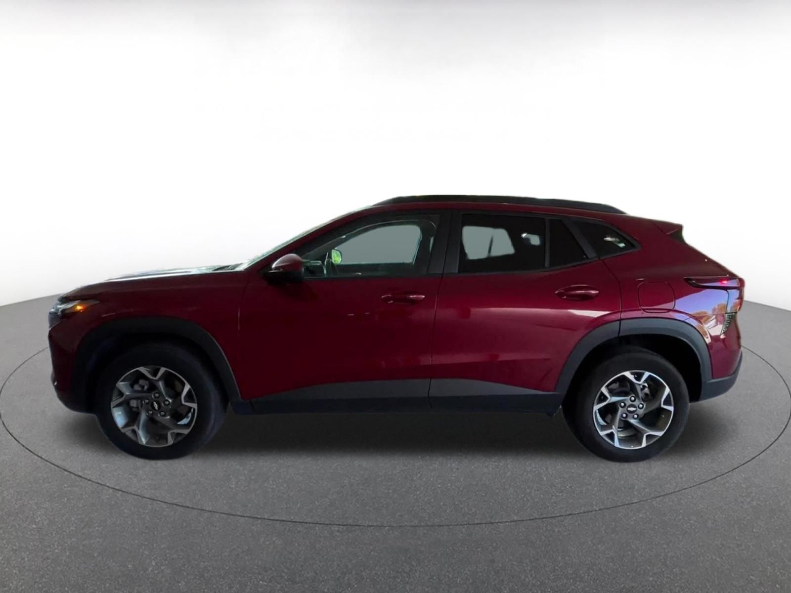 Used 2025 Chevrolet Trax LT w/ LT Convenience Package FWD image 7