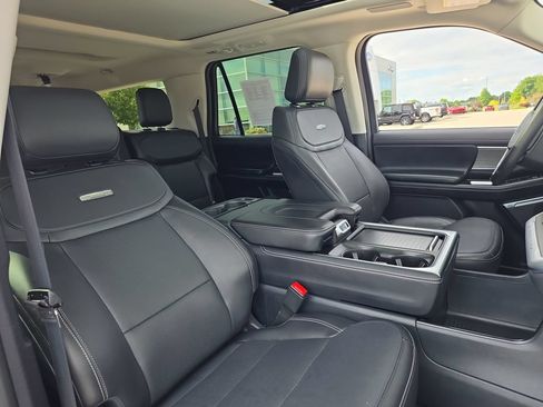 Used 2025 Ford Expedition Max Platinum w/ Driver's Package AWD/4WD image 13