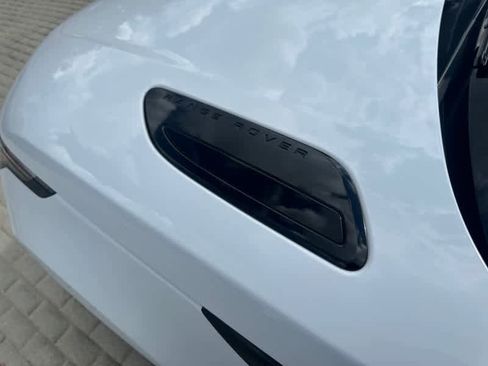 Used 2019 Land Rover Range Rover Velar R-Dynamic SE AWD/4WD image 17