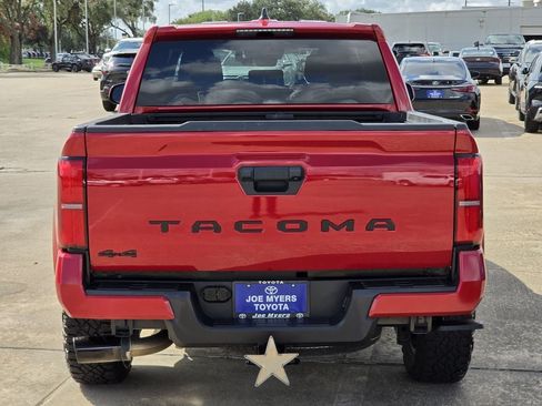 Used 2025 Toyota Tacoma TRD Sport AWD/4WD image 8