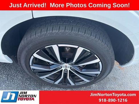 Used 2024 Volvo XC60 B5 Ultimate AWD/4WD image 9