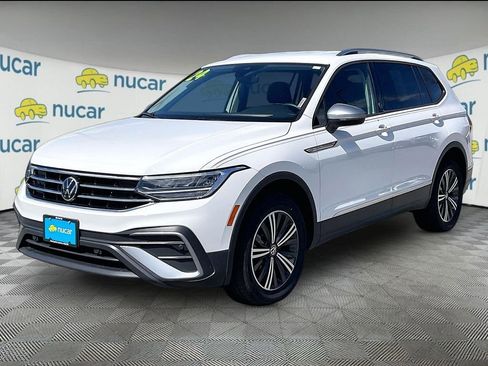 Used 2024 Volkswagen Tiguan SE AWD/4WD image 3