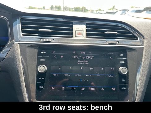 Used 2022 Volkswagen Tiguan SE w/ Panoramic Sunroof Package FWD image 17