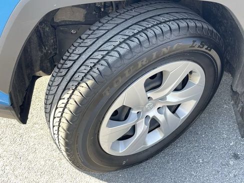 Used 2019 Toyota RAV4 LE w/ Carpet Mat Package AWD/4WD image 10