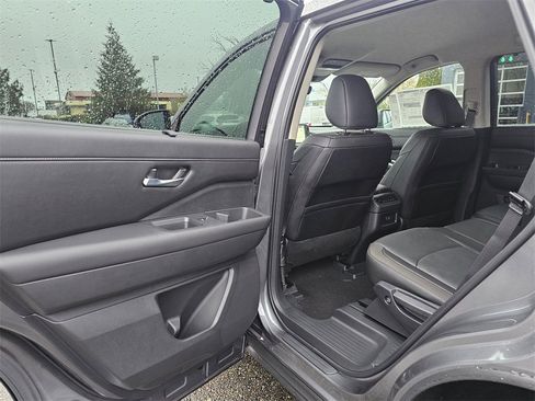 New 2025 Nissan Pathfinder SL image 12