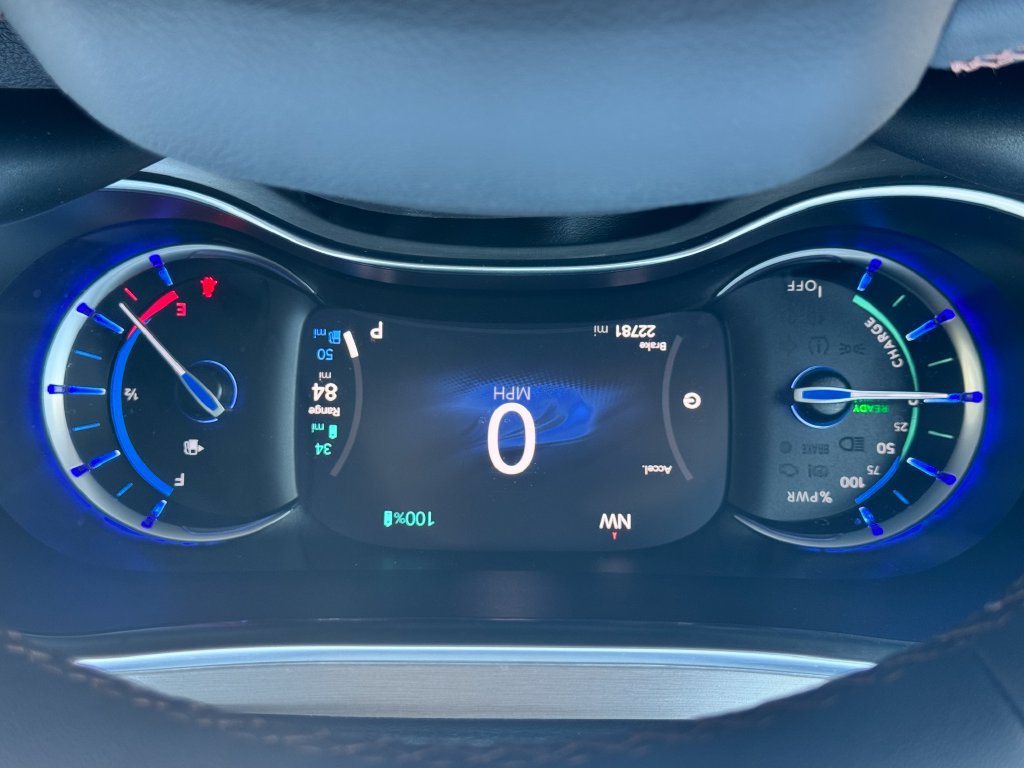 Used 2024 Chrysler Pacifica Pinnacle FWD image 23