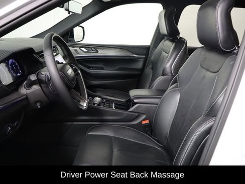 Used 2023 Jeep Grand Cherokee L Overland w/ Luxury Tech Group IV AWD/4WD image 16