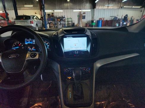 Used 2016 Ford Escape SE w/ Equipment Group 201A AWD/4WD image 16