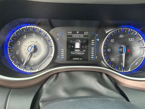 Used 2023 Chrysler Voyager LX image 27