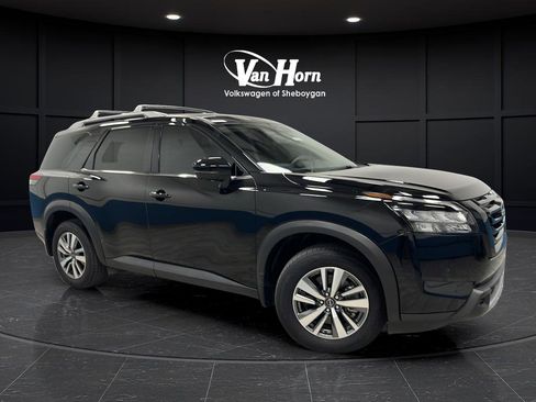 Used 2025 Nissan Pathfinder SL w/ Black Appearance Package FWD image 1