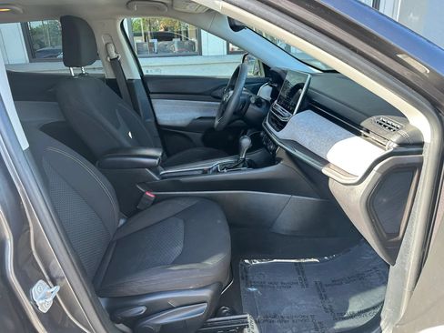 Used 2022 Jeep Compass Sport AWD/4WD image 29