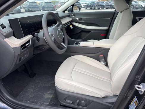 New 2025 Hyundai Sonata Limited image 13