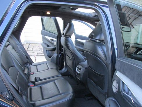 Used 2018 Land Rover Range Rover Velar S image 34