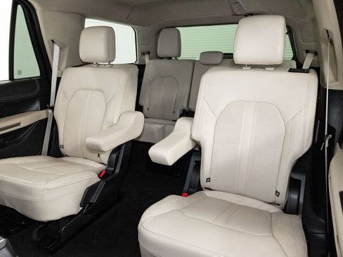 Used 2024 Ford Expedition Platinum AWD/4WD image 27