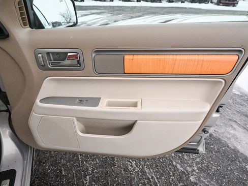 Used 2009 Lincoln MKZ image 25