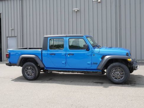 New 2026 Jeep Gladiator Sport AWD/4WD image 6
