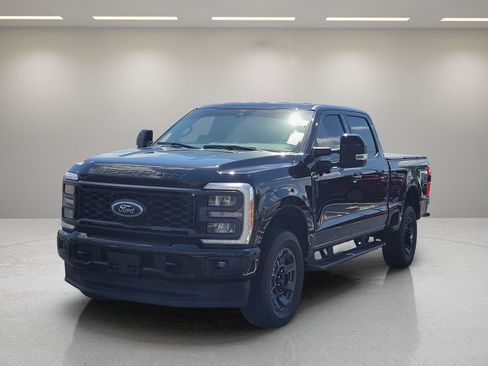 Used 2023 Ford F250 Lariat w/ Sport Appearance Package AWD/4WD image 16