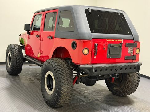 Used 2015 Jeep Wrangler Unlimited Rubicon w/ Connectivity Group AWD/4WD image 7
