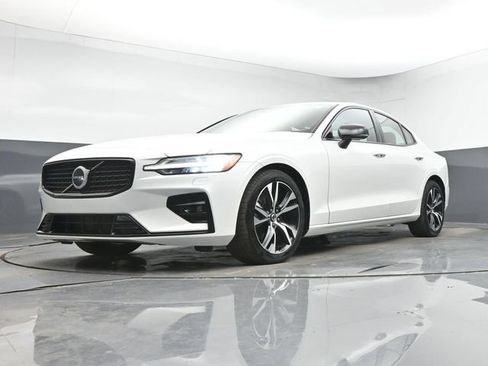 Used 2025 Volvo S60 B5 Core FWD image 12