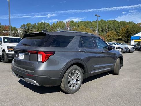 New 2026 Ford Explorer Platinum image 3