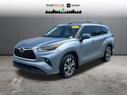 Used 2021 Toyota Highlander XLE FWD image 1