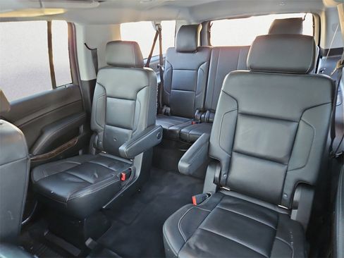 Used 2019 Chevrolet Suburban LT image 9