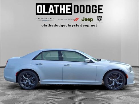 Used 2021 Chrysler 300 Touring L RWD image 23