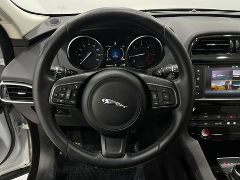 Used 2018 Jaguar F-PACE Premium image 24