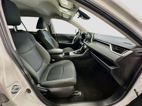 Used 2025 Toyota RAV4 LE AWD/4WD image 32
