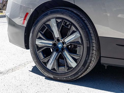 Used 2023 BMW iX xDrive50 w/ Premium Package AWD/4WD image 9