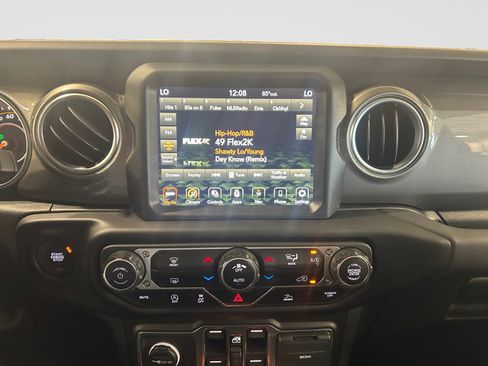 Used 2023 Jeep Wrangler Unlimited Sahara AWD/4WD image 15