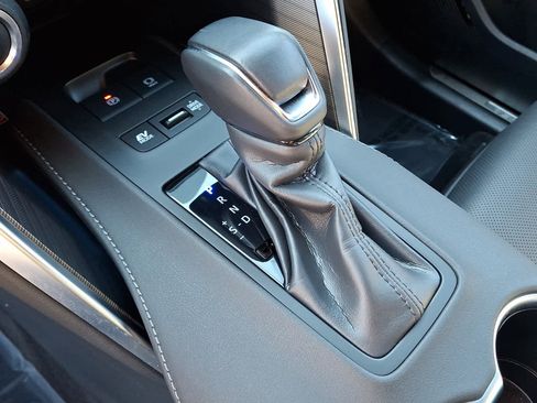 Certified 2024 Toyota Venza Limited image 16