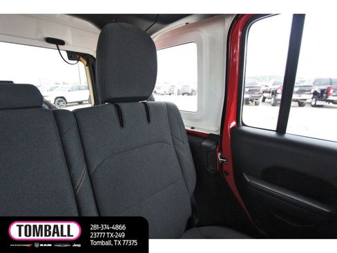 Used 2024 Jeep Wrangler Unlimited w/ Convenience Group image 12