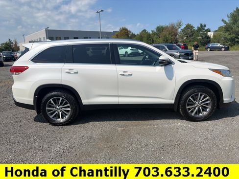 Used 2019 Toyota Highlander XLE AWD/4WD image 8