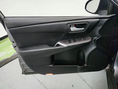 Used 2016 Toyota Camry SE image 21