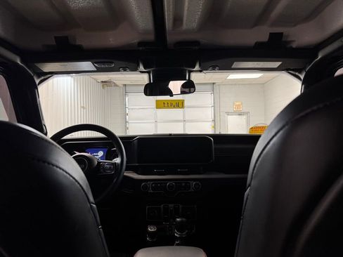 Used 2024 Jeep Gladiator Rubicon w/ Convenience Group image 20