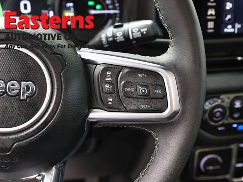 Used 2025 Jeep Wrangler Unlimited Sahara w/ Safety Group AWD/4WD image 16