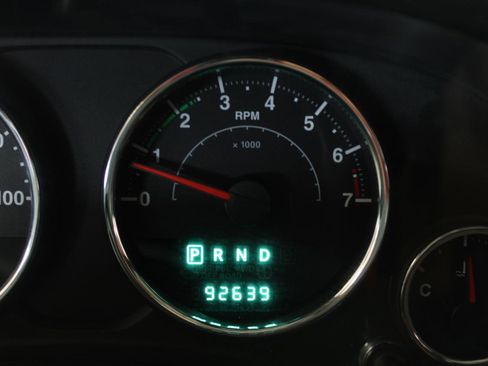 Used 2013 Jeep Wrangler Unlimited Sahara w/ Connectivity Group AWD/4WD image 8