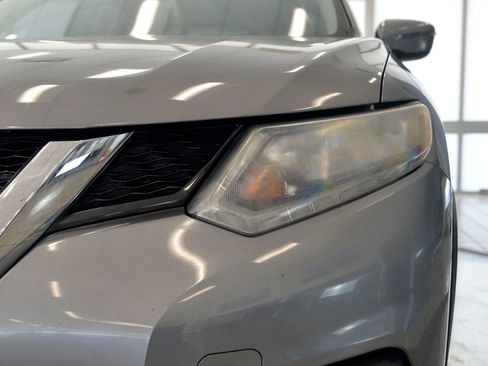 Used 2016 Nissan Rogue SV image 11