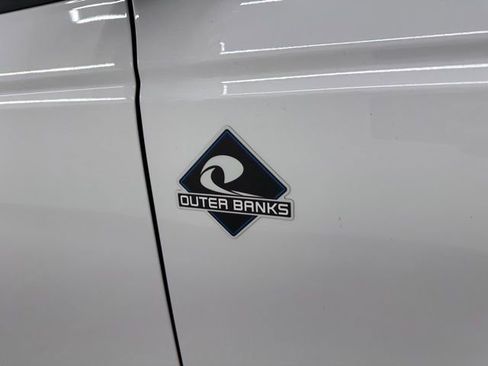 New 2025 Ford Bronco Outer Banks image 8