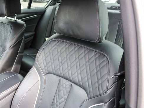 Used 2023 BMW M550i xDrive image 25