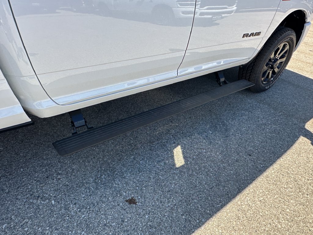New 2026 RAM 2500 Laramie AWD/4WD image 18