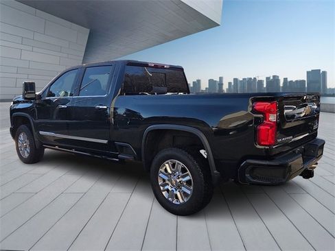 Used 2024 Chevrolet Silverado 2500 High Country w/ High Country Premium Package image 4