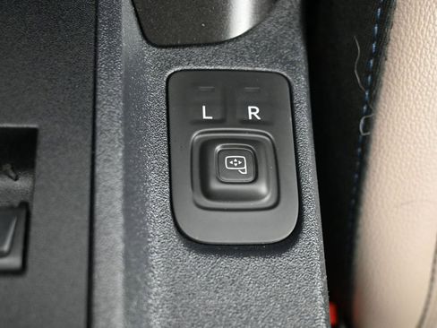 Used 2023 Ford Bronco Wildtrak image 28