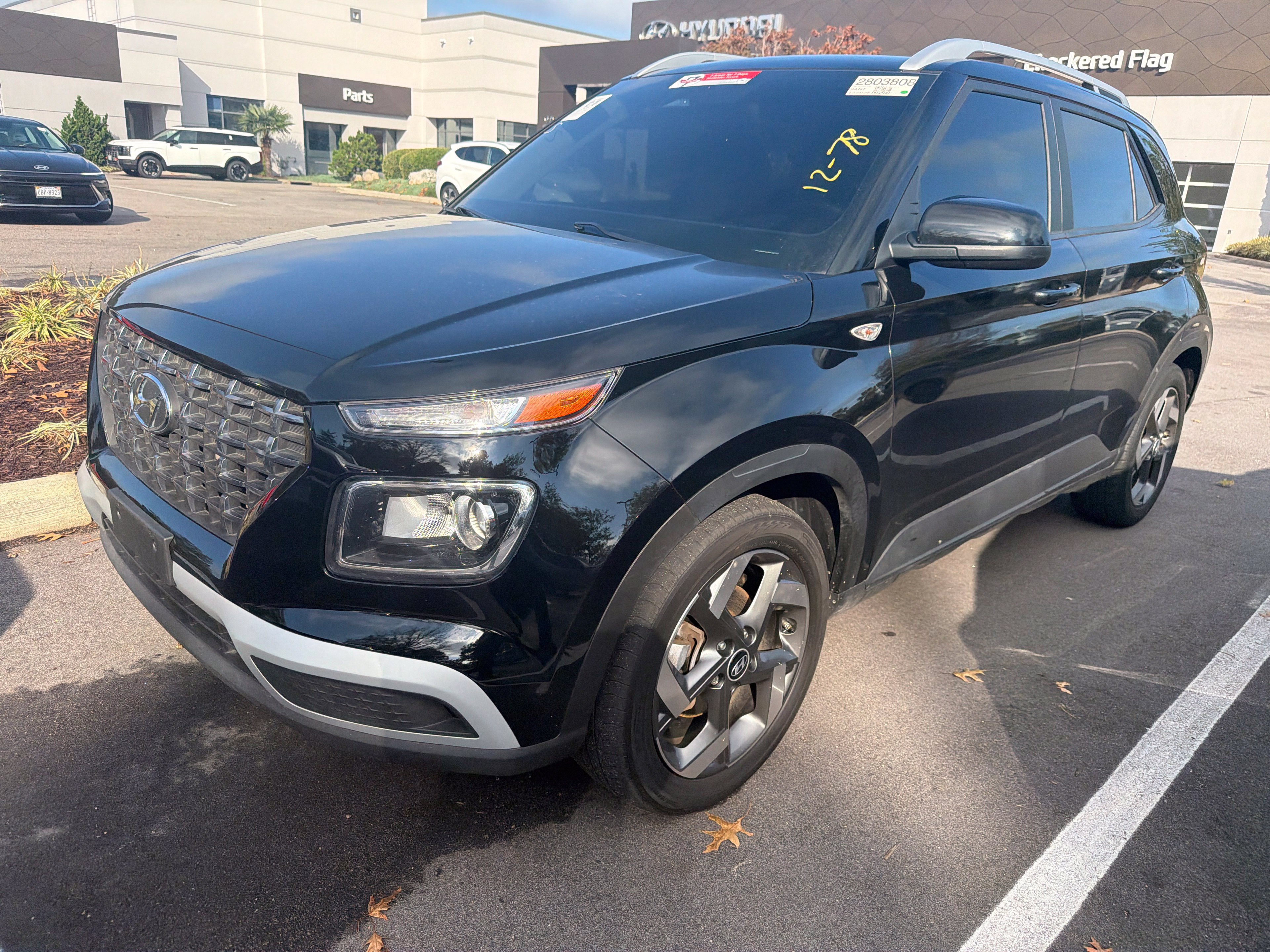 Used 2025 Hyundai Venue SEL FWD image 4