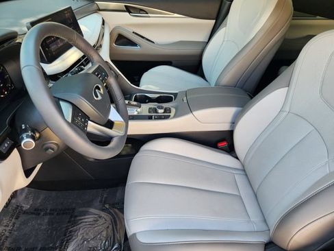 Used 2026 INFINITI QX60 Luxe w/ Cargo Package FWD image 3